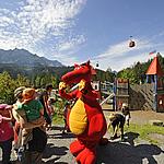 Die Krienseregg ist für Familien wie geschaffen. Im vielseitigen Naherholungsgebiet finden Sie markierte, abwechslungsreiche Rundwanderungen und grosse Picknickplätze. Der Erlebnis-Spielplatz «PILU-Land» ist das Highlight für kleine Wildfänge und Abenteurer. Und auf der Sonnenterrasse des Restaurants lässt es sich herrlich entspannen. Auch da sind Kinder herzlich willkommen. 