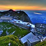 Entfliehen Sie dem Alltag: Lassen Sie auf Pilatus Kulm Ihre Seele baumeln. Geniessen Sie auf 2132 Metern über Meer das überwältigende Bergpanorama, kulinarische Höhenflüge, die Sonnenterrasse. Gerne aktiv? Der Drachenweg, der Blumenpfad und Wanderwege laden zum Entdecken ein. 