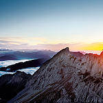 Entfliehen Sie dem Alltag: Lassen Sie auf Pilatus Kulm Ihre Seele baumeln. Geniessen Sie auf 2132 Metern über Meer das überwältigende Bergpanorama, kulinarische Höhenflüge, die Sonnenterrasse. Gerne aktiv? Der Drachenweg, der Blumenpfad und Wanderwege laden zum Entdecken ein. 