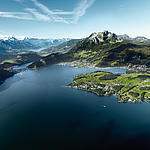 Luzern liegt im Herzen der Schweiz; malerisch eingebettet zwischen dem Vierwaldstättersee und dem Pilatus. Sie ist der ideale Ort für Geniesser und Abenteurer zugleich. Starten Sie hier Ihren Ausflug auf den Luzerner Hausberg mit Schiff, Bus oder Zug.