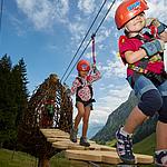 Nervenkitzel, Geschwindigkeit, Geschicklichkeit, traumhafte Outdoornächte – die Fräkmüntegg bietet Abenteuer und Spass. Der grösste Seilpark der Zentralschweiz, Tree Tents, die Rodelbahn, Wanderwege und traumhafte Grillstellen laden zum Verweilen ein. Im Winter begeistert die Fräkmüntegg mit rasanten Schlittenfahrten und Winterwanderwegen. Im Selbstbedienungs-Restaurant verwöhnt man Sie mit Köstlichkeiten aus der Schweizer Küche. 